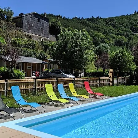 Le Jardin - Chalets, Et Emplacements Nus Pour Des Nature Le Long De La Riviere Le Gijou