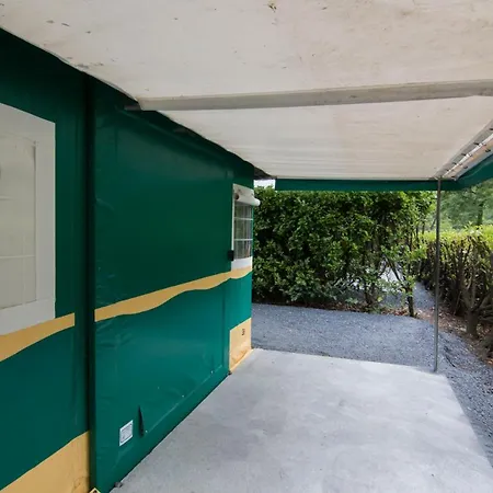 Kamp alanı Le Jardin - Chalets, Et Emplacements Nus Pour Des Nature Le Long De La Riviere Le Gijou *