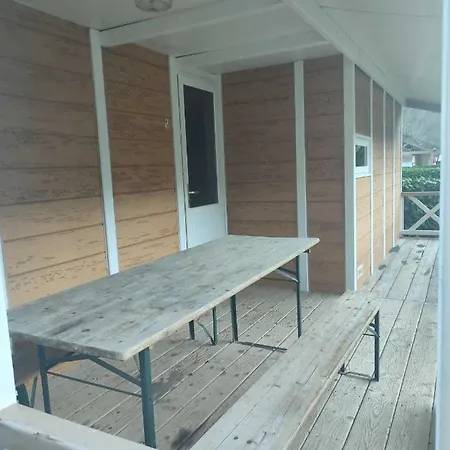 Camping Le Jardin - Chalets, Et Emplacements Nus Pour Des Nature Le Long De La Riviere Le Gijou