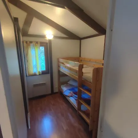 Camping Le Jardin - Chalets, Et Emplacements Nus Pour Des Nature Le Long De La Riviere Le Gijou Lacaze