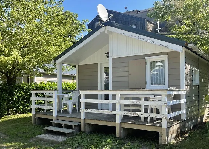 Le Jardin - Chalets, Et Emplacements Nus Pour Des Nature Le Long De La Riviere Le Gijou *
