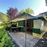 Le Jardin - Chalets, Et Emplacements Nus Pour Des Nature Le Long De La Riviere Le Gijou Kemping Lacaze