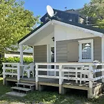 Le Jardin - Chalets, Et Emplacements Nus Pour Des Nature Le Long De La Riviere Le Gijou *