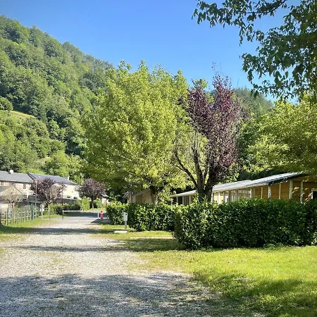 Le Jardin - Chalets, Et Emplacements Nus Pour Des Nature Le Long De La Riviere Le Gijou *