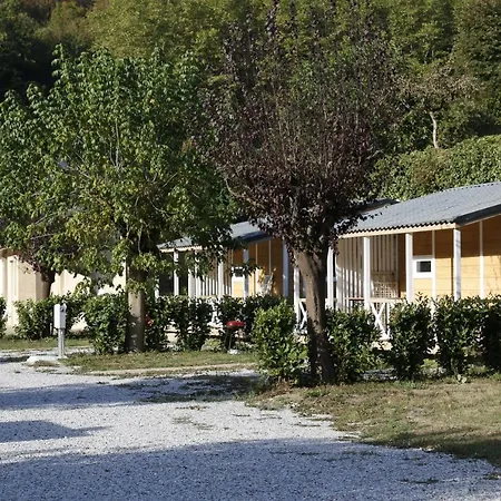 Le Jardin: Riverside Nature Retreat Campsite Lacaze