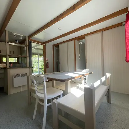 Le Jardin - Chalets, Et Emplacements Nus Pour Des Nature Le Long De La Riviere Le Gijou * Lacaze