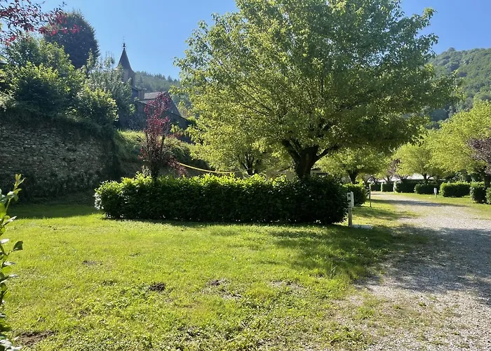 营地 Le Jardin - Chalets, Et Emplacements Nus Pour Des Nature Le Long De La Riviere Le Gijou