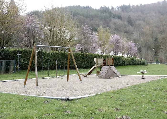 Le Jardin - Chalets, Et Emplacements Nus Pour Des Nature Le Long De La Riviere Le Gijou Parque de Campismo