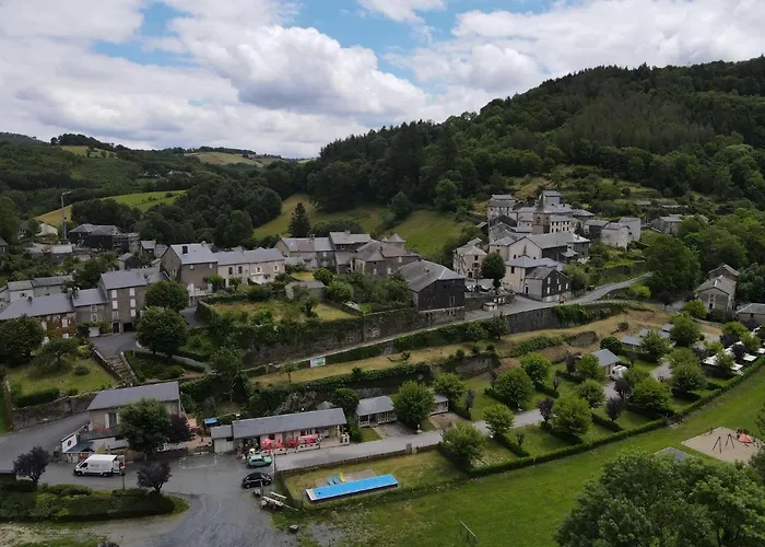Parque de Campismo Le Jardin - Chalets, Et Emplacements Nus Pour Des Nature Le Long De La Riviere Le Gijou Lacaze