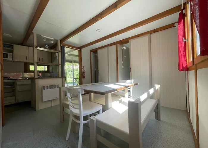 Le Jardin - Chalets, Et Emplacements Nus Pour Des Nature Le Long De La Riviere Le Gijou * Lacaze