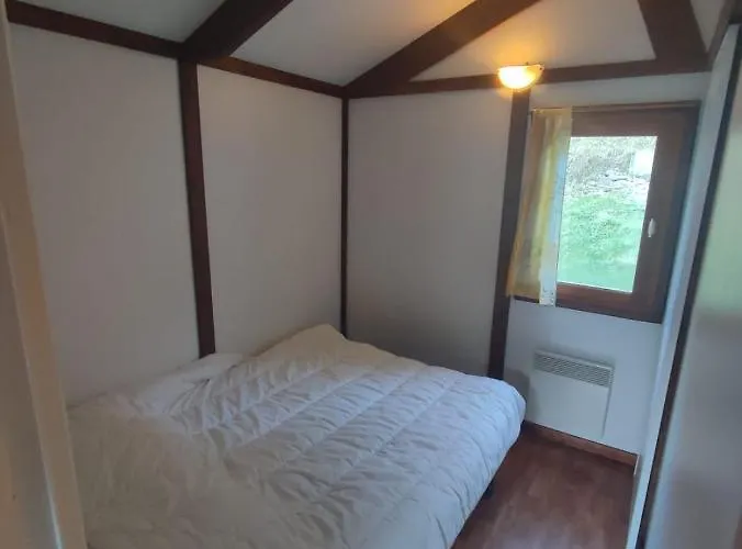 Le Jardin - Chalets, Et Emplacements Nus Pour Des Nature Le Long De La Riviere Le Gijou Parque de Campismo *