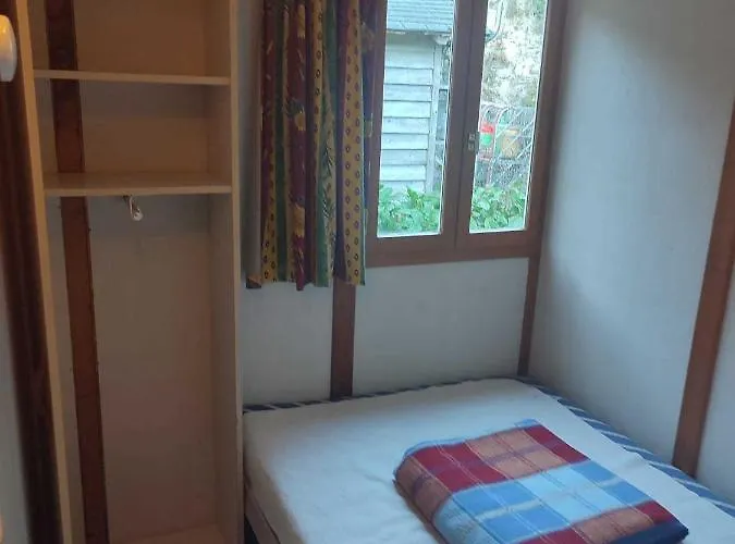 Le Jardin - Chalets, Et Emplacements Nus Pour Des Nature Le Long De La Riviere Le Gijou Lacaze