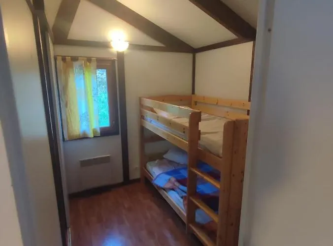 Parque de Campismo Le Jardin - Chalets, Et Emplacements Nus Pour Des Nature Le Long De La Riviere Le Gijou Lacaze