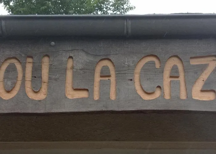 Le Jardin - Chalets, Et Emplacements Nus Pour Des Nature Le Long De La Riviere Le Gijou